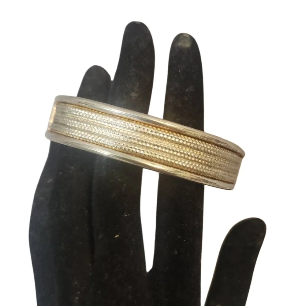 Elegant‎ Silver Toned Bangle Hinge Clasp Bracelet